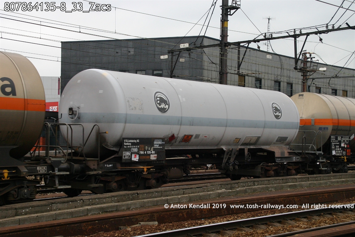 807864135-8_33_Zacs.jpg